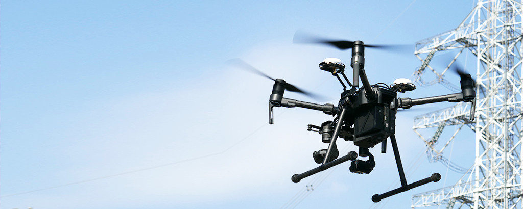 ドローンによる鉄塔の調査点検
