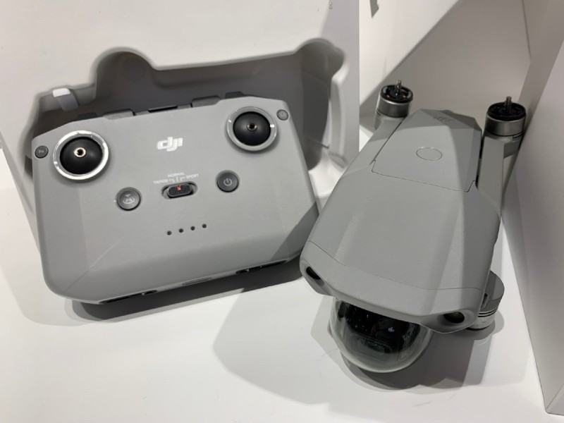 Mavic Air 2 本体と送信機