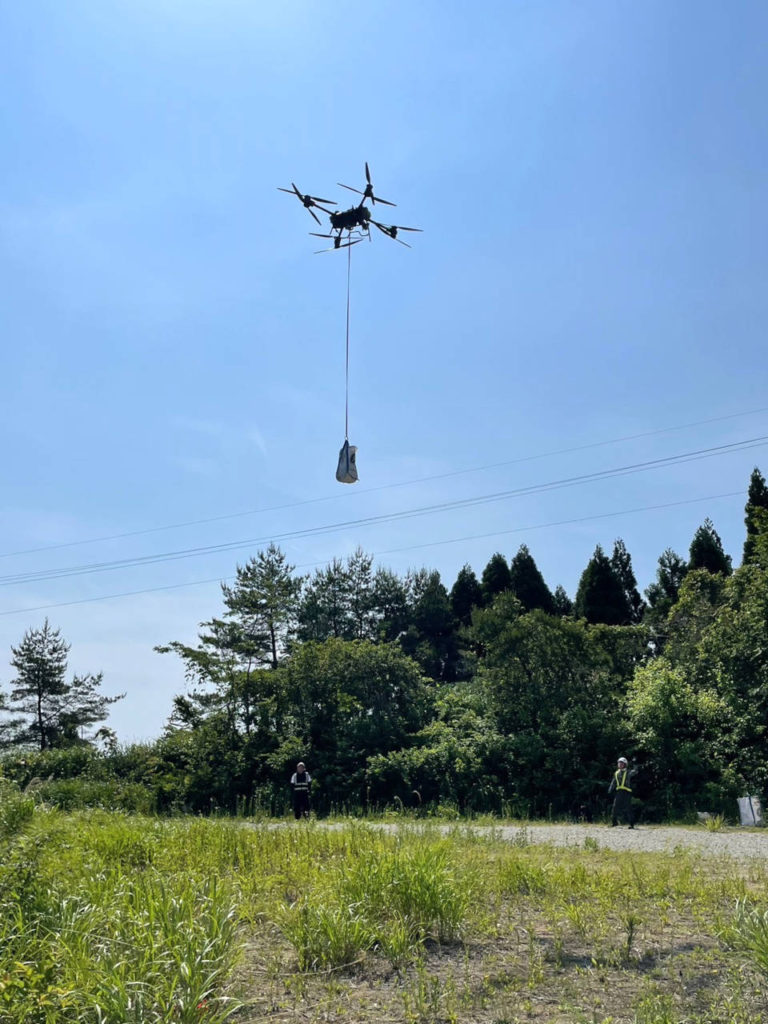 Transporting supplies by drone_02