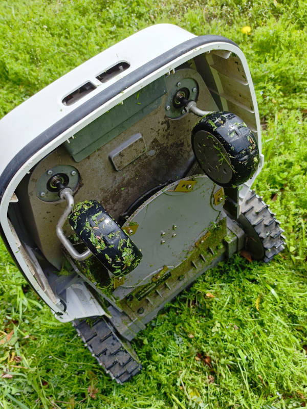 fr4000_Mowing with a robot_06