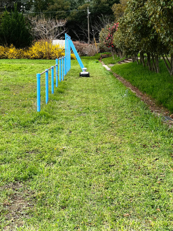 fr4000_Mowing with a robot_09