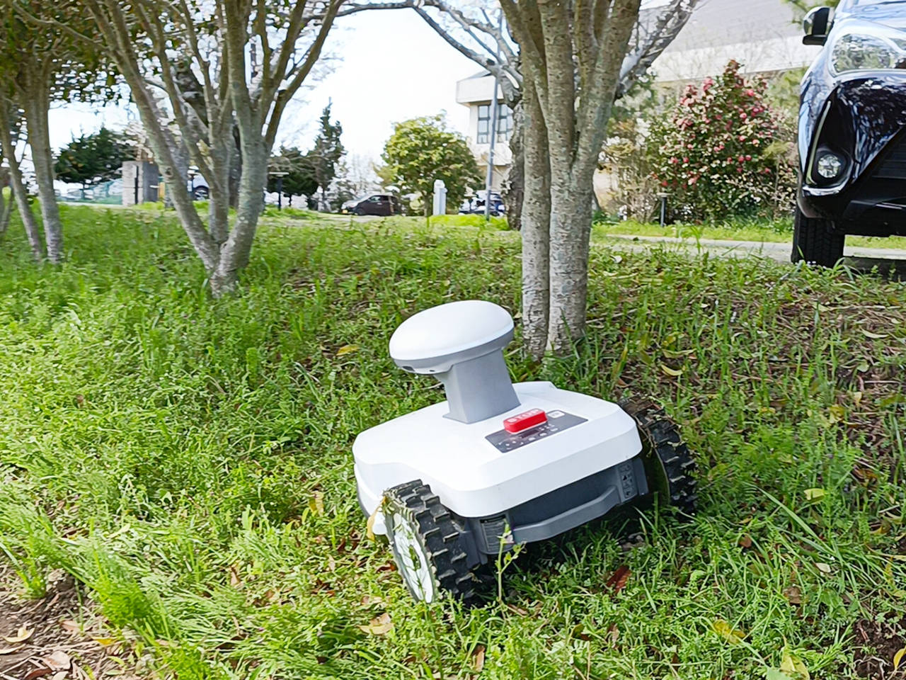 fr4000_Mowing-with-a-robot_11