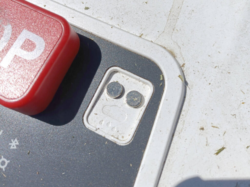 fr4000_Mowing with a robot_13