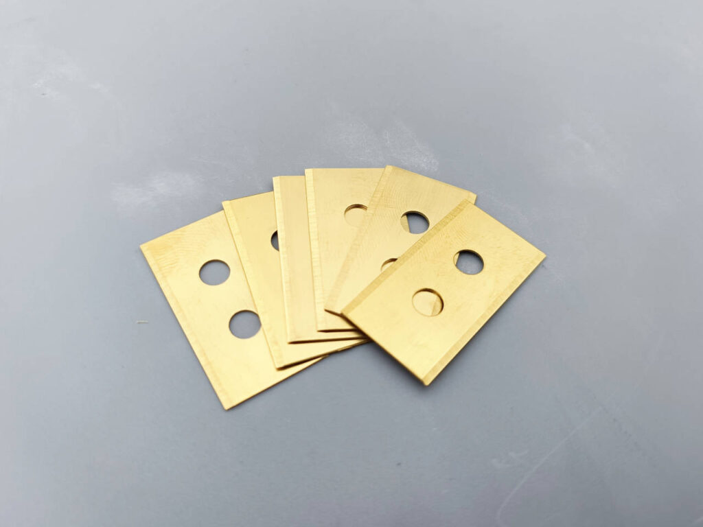 fr4000_Mowing with a robot_25