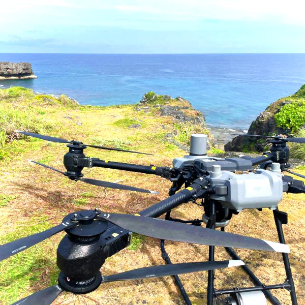 ドローンでビーチクリーンを効率化！DJI FlyCart 30 で500kgの海洋ごみ